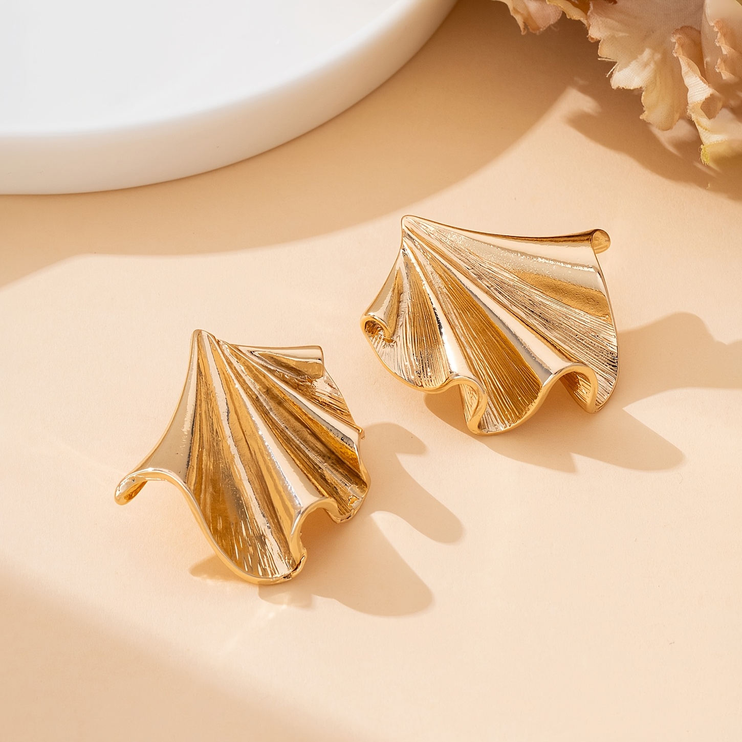 Women's Retro Leaf Shaped Earrings, Irregular Fan Design